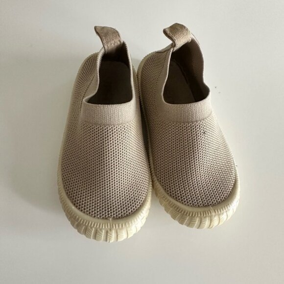 EURO BRAND SLIP ON IVORY BEIGE SNEAKER | EUC - Picture 1 of 3